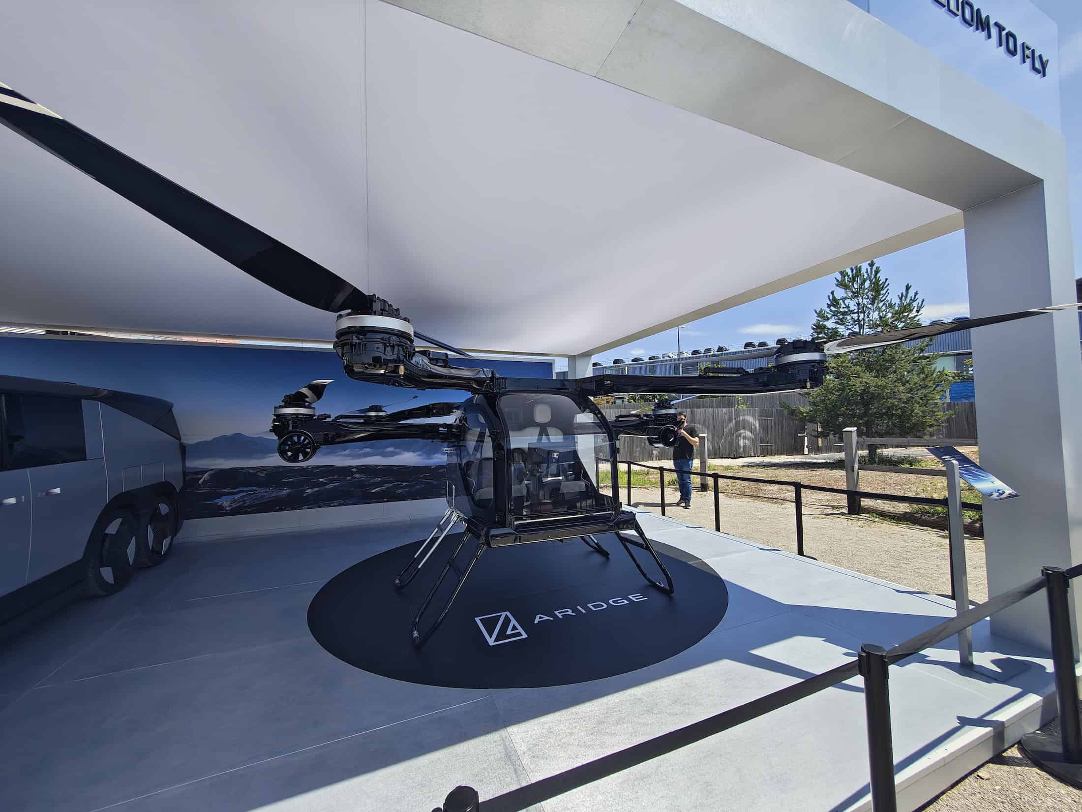 XPENG unveils new L03 EV, flying cars, and humanoid robots 2 XPENG’s flying vehicle concept aims to make three-dimensional urban travel an everyday reality. © Image Credit: GEEKSPIN