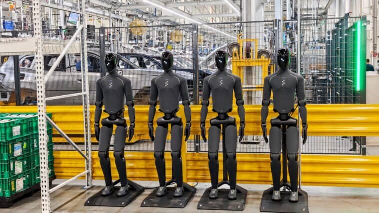 Humanoid robots are now helping build BMWs in the U.S. 1 The Figure 03 robots at the BMW factory are able to dock themselves for charging ©Image Credit: GEEKSPIN