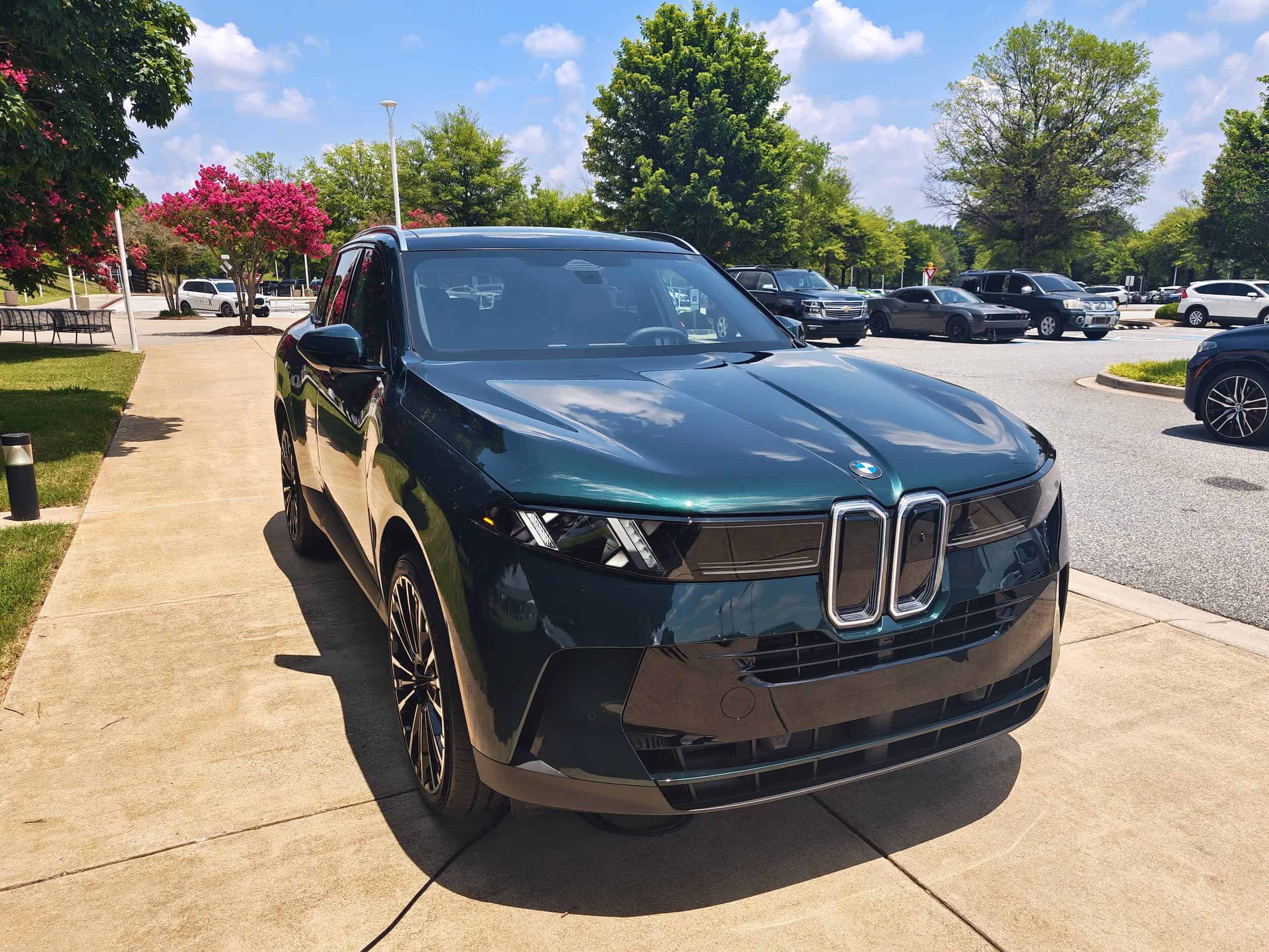 The 2027 BMW X5’s X-Shaped Headlights are a bold addition to the series ©Image Credit: GEEKSPIN