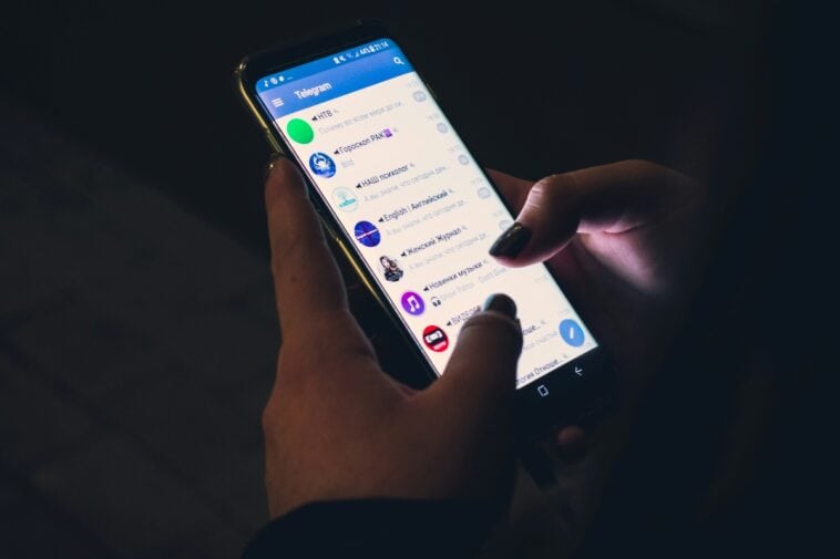 FBI warns scammers are posing as agents on Facebook Messenger 1 Scammers are impersonating the FBI online to revictimize people who have already been scammed before | ©Image Credit: Unsplash / Christian Wiediger