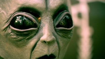 Scientists say tiny exoplanets smaller than Mars simply can't hold an atmosphere long enough for alien life to survive. ©Image Credit: Unsplash / Leo_Visions