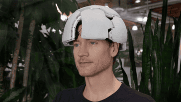 Bryan Johnson, pictured here during his earlier brain-interface experiments with Kernel | ©Image Credit: Wikimedia Commons / Katriece Ray