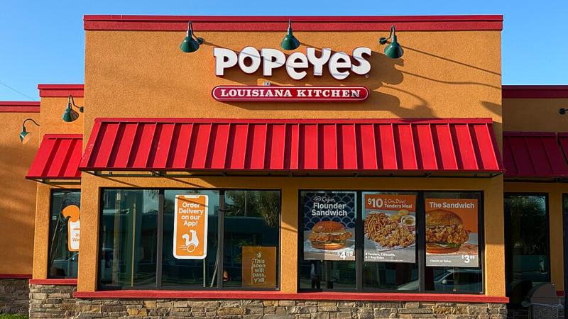A Popeyes storefront; the company recently faced backlash after a self-service kiosk began prompting customers for tips | ©Image Credit: Wikimedia Commons / Phillip Pessar
