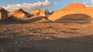 The rugged terrain of Egypt's Western Desert, a region that once hosted a warm, shallow sea during the Late Cretaceous period | ©Image Credit: Flickr / Elias Rovielo