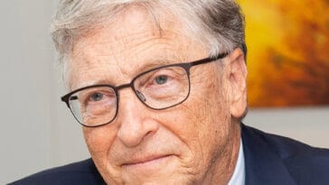 Bill Gates wants companies to pay a tax when AI and robots replace human workers | ©Image Credit: Wiki Commons 