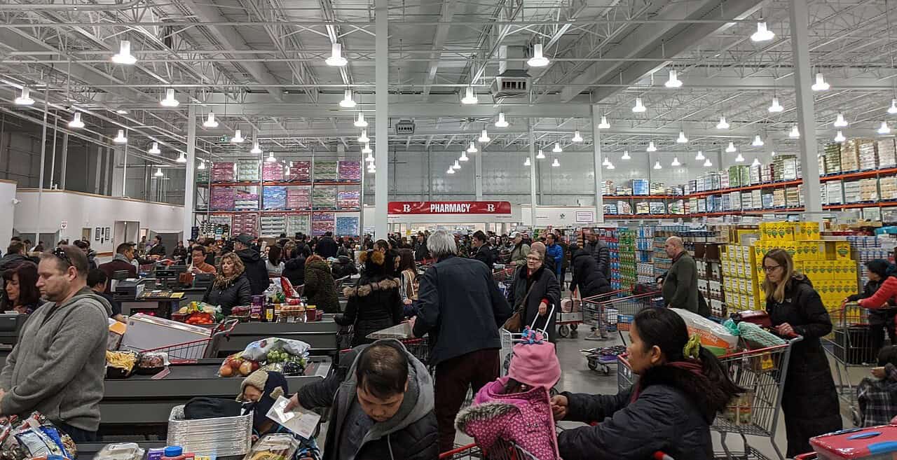 Costco is integrating Medicare health services into its warehouse operations, expanding the role of its existing pharmacy and optical centers | ©Image Credit: Wikimedia Commons / Sikander Iqbal