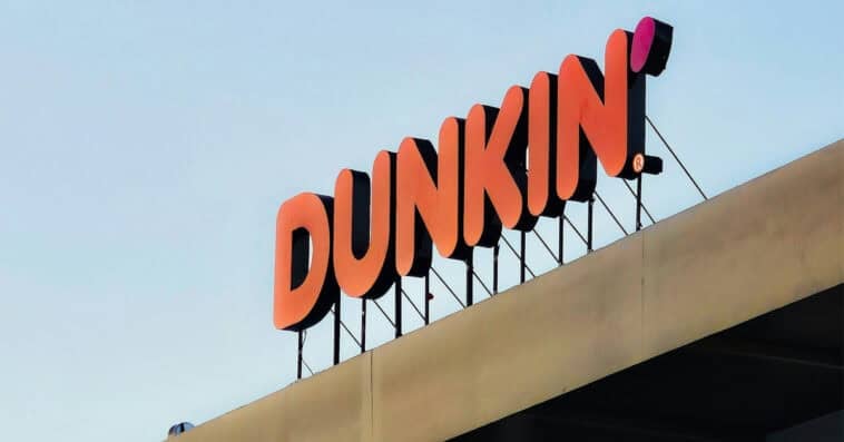 Dunkin’ fans are waiting for details on a possible 1 million free-drink giveaway teased through the brand’s Instagram channel. | ©Image Credit: Jenn Causing / Unsplash