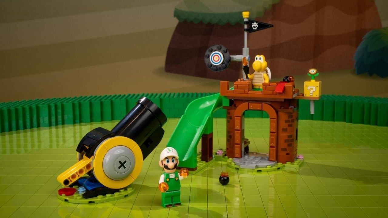 Fire Luigi vs. Koopa Troopa Battle ©Image Credit: LEGO