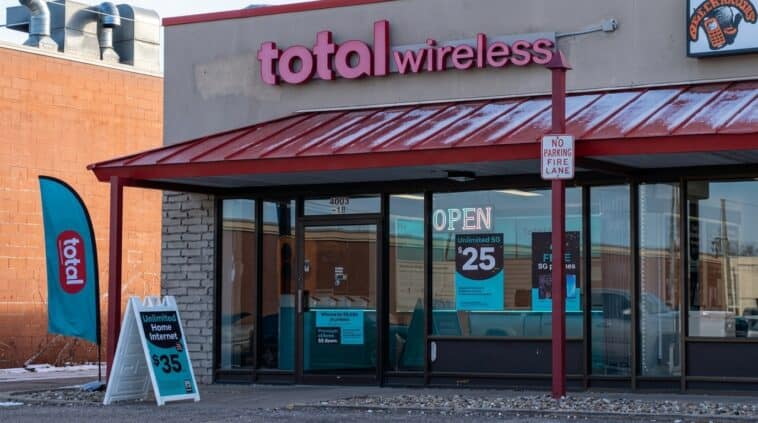 Total Wireless customers on select plans can get one Western Union money transfer fee-free every month | ©Image Credit: Wiki Commons