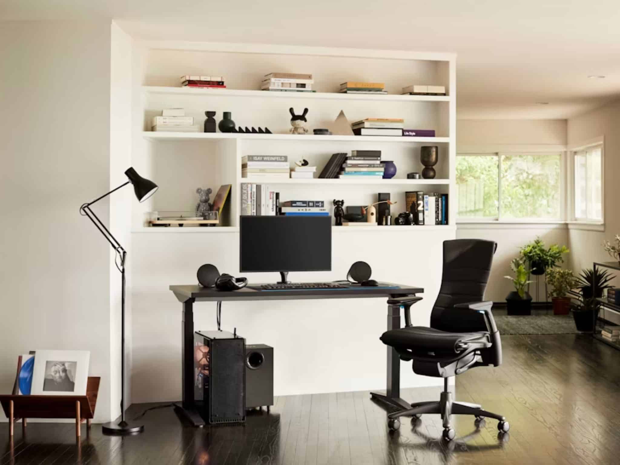Herman Miller Motia Gaming Sit-to-Stand Desk ©Image Credit: Herman Miller