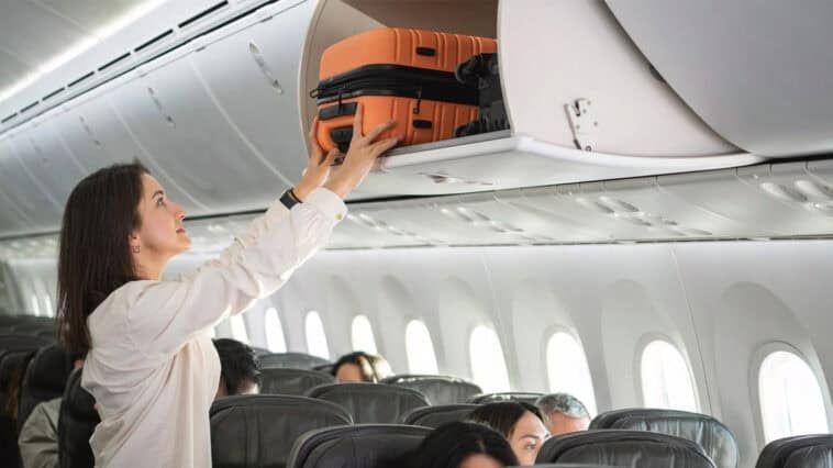 A new Jetstar policy puts a price on overhead bin space as low-cost travel faces another wave of added charges. | ©Image Credit: Jetstar Airways