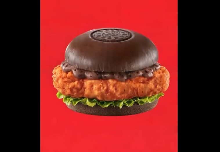 KFC debuts bizarre new Oreo chicken burger 1 The Oreo Original Recipe Chicken Burger with fried chicken patty, lettuce, brown mashed potatoes dusted in cookie crumbles, and Oreo-style black buns | ©Image Credit: Weibo / KFC China