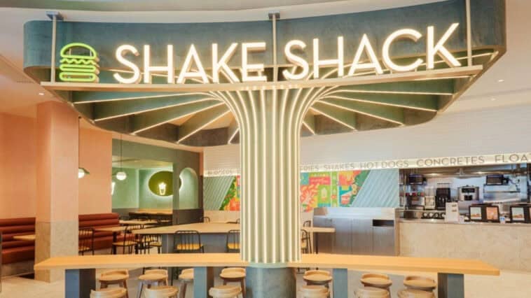 Shake Shack responds after a viral video appeared to show a 50-cent price increase on each item when a customer declined to leave a tip. | ©Image Credit: Shake Shack