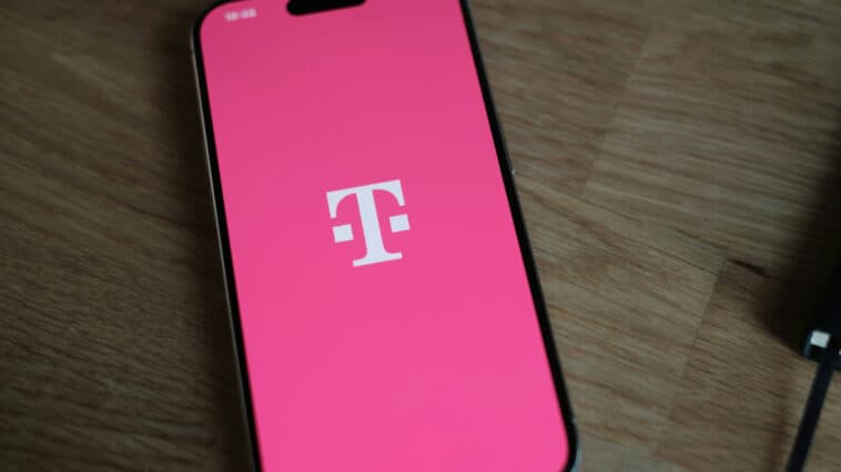 Students can save on their wireless bill with T-Mobile's new discounted plans, which offer premium perks at lower prices | ©Image Credit: Unsplash / appshunter.io