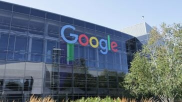 Google reaches a $700 million settlement to resolve claims of anti-competitive behavior in its Play Store | ©Image Credit: Unsplash / Alban