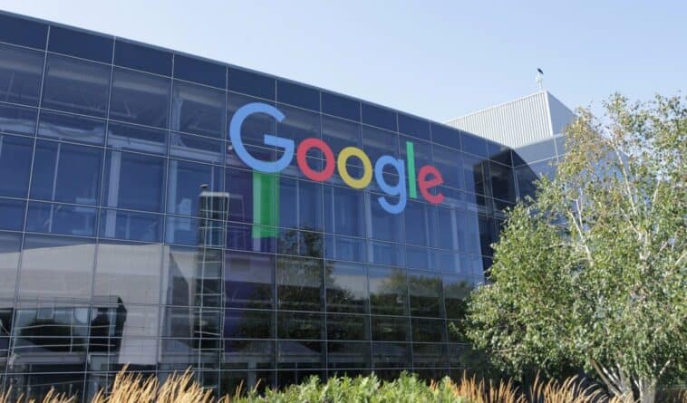 Google reaches a $700 million settlement to resolve claims of anti-competitive behavior in its Play Store | ©Image Credit: Unsplash / Alban