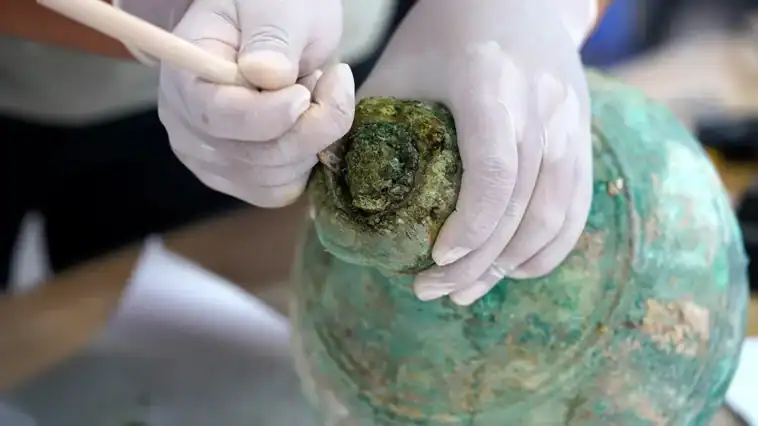 Scientists find a gallon of beer inside 2,200-year-old vessel 1 Archaeologists in China discover nearly four liters of liquid millet "beer" preserved in a 2,200-year-old bronze vessel. ©Image Credit: Journal of Archaeological Science / Ruru Chen