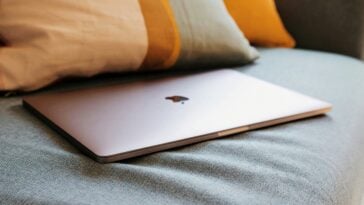 A dangerous macOS Screen Sharing flaw could let attackers take control of vulnerable Macs without valid credentials | ©Image Credit: Unsplash / Elise Bouet
