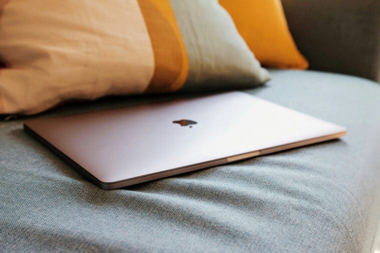 A dangerous macOS Screen Sharing flaw could let attackers take control of vulnerable Macs without valid credentials | ©Image Credit: Unsplash / Elise Bouet
