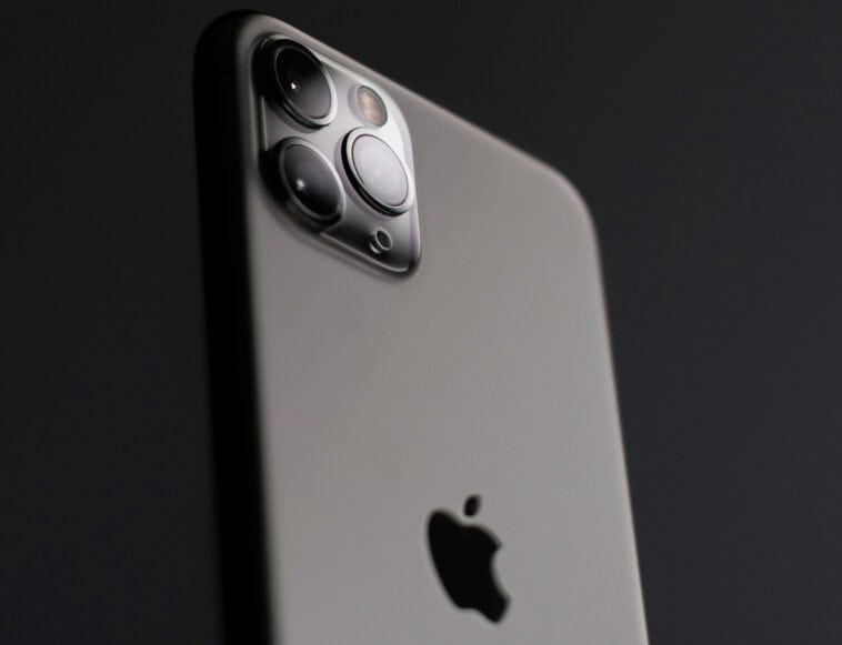 Apple has warned targeted iPhone users in 110 countries about potential mercenary spyware attacks | ©Image Credit: Unsplash / Filip Baotić