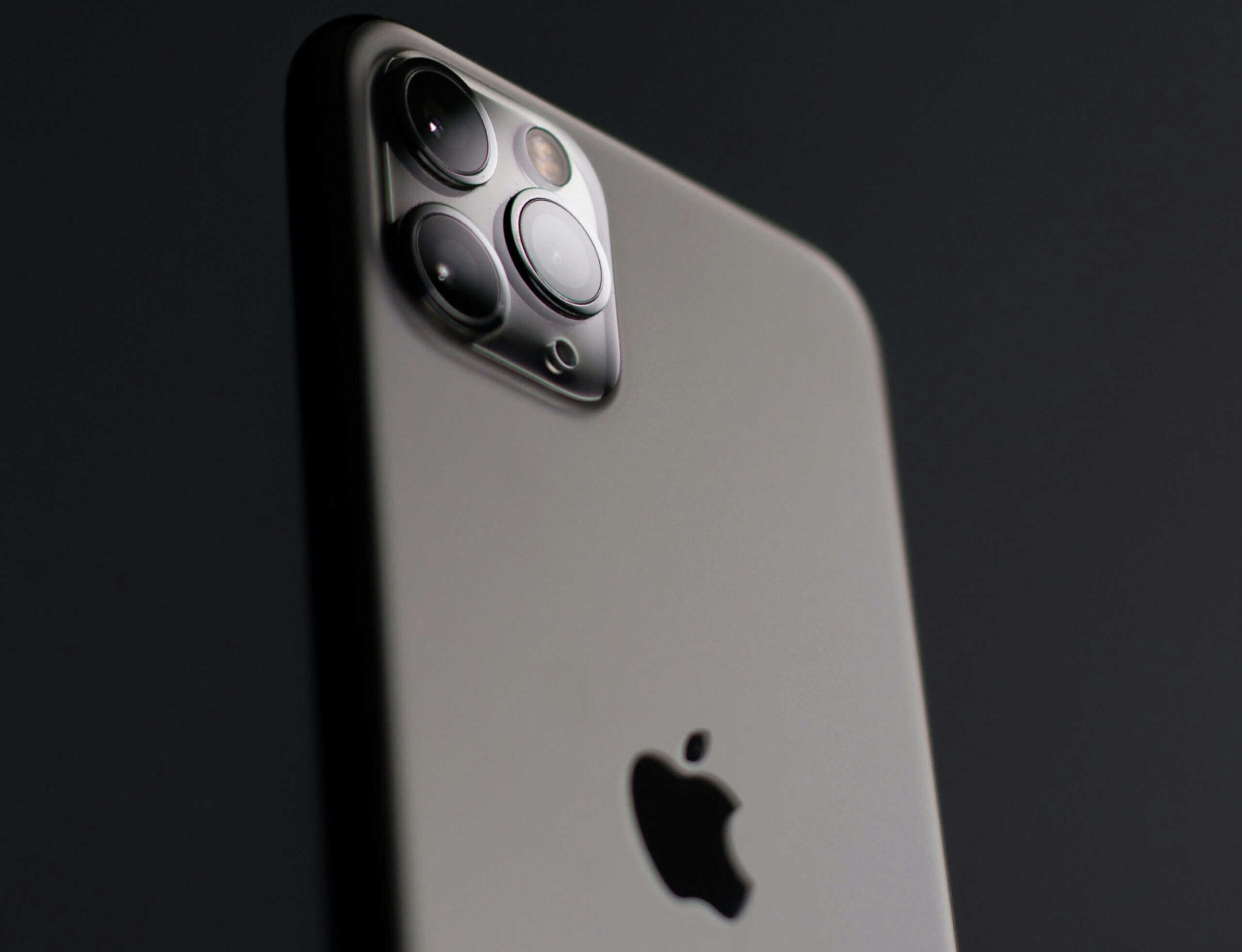 Apple has warned targeted iPhone users in 110 countries about potential mercenary spyware attacks | ©Image Credit: Unsplash / Filip Baotić