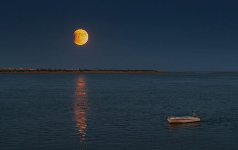 A deep partial lunar eclipse captured over southern Portugal on 16th of July 2019. A similar view is expected across the Americas on August 27–28, 2026 | ©Image Credit: ToryYu1989 (CC0 1.0 Universal)