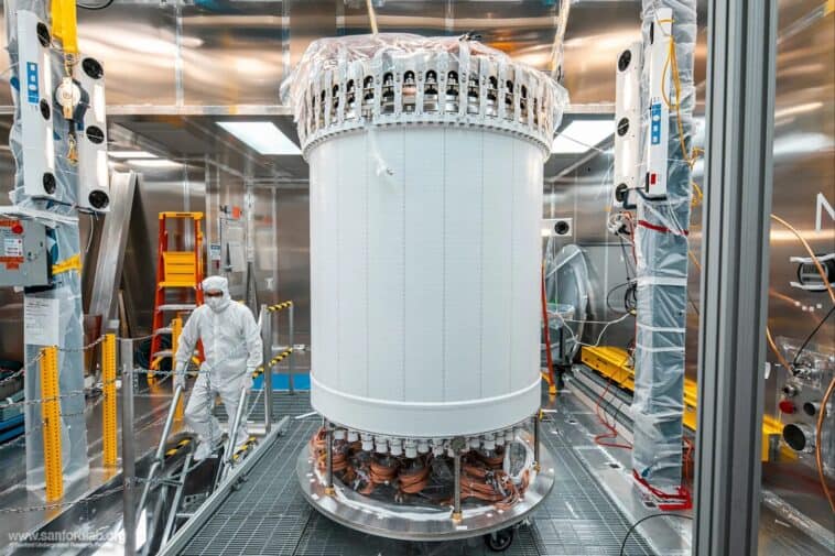 Suspended inside a mile-deep water tank, the LUX-ZEPLIN experiment uses 10 tonnes of liquid xenon to detect the ultra-faint flashes of light emitted when a dark matter particle hits a xenon nucleus. ©Image Credit: Matthew Kapust / Sanford Underground Research Facility