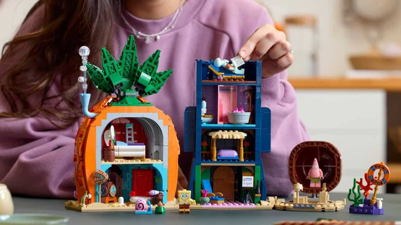 LEGO turns Bikini Bottom into a 1,794-piece SpongeBob set 3 Inside LEGO Icons SpongeBob SquarePants Bikini Bottom ©Image Credit: LEGO
