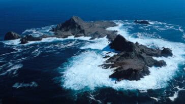 An aerial view of Southeast Farallon Island, where tens of thousands of waste barrels were dumped in the surrounding waters | ©Image Credit: Wikimedia Commons/ Jan Roletto / NOAA (Public Domain)