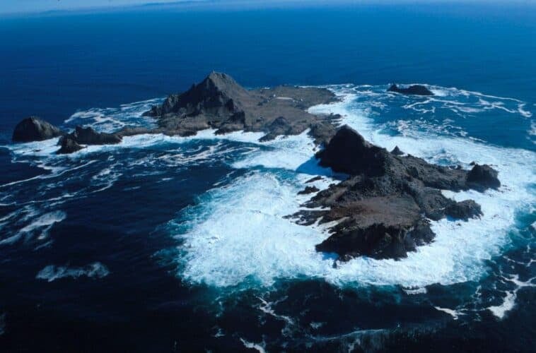 An aerial view of Southeast Farallon Island, where tens of thousands of waste barrels were dumped in the surrounding waters | ©Image Credit: Wikimedia Commons/ Jan Roletto / NOAA (Public Domain)