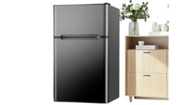 Simzlife 3.2-Cubic-Foot Mini Fridge ©Image Credit: Simzlife