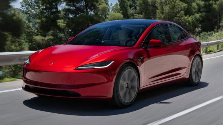 Tesla driver killed after car stops on highway in self-drive mode 1 A 2020 Tesla Model 3 stopped on an Arizona highway before a fatal rear-end collision involving an active driver-assist system. | ©Image Credit: Tesla