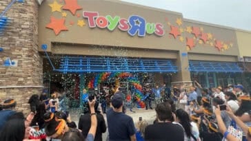 Toys“R”Us is bringing back the excitement of in-person toy shopping with 120 new U.S. stores planned for the holiday season for families nationwide. | ©Image Credit: Toys"R"Us