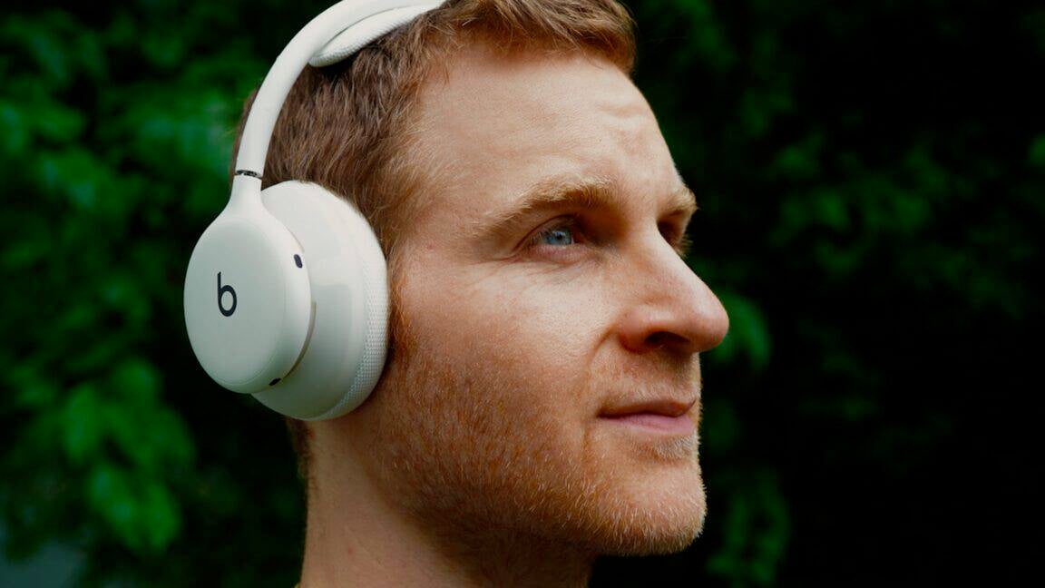 The Beats 360 features a slimmer headband and a redesigned, modern silhouette. ©Image Credit: GEEKSPIN