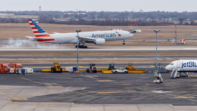 The FAA is investing $1.1 billion to upgrade airport infrastructure and improve safety across the U.S. | ©Image Credit: Unsplash / Lumin Osity