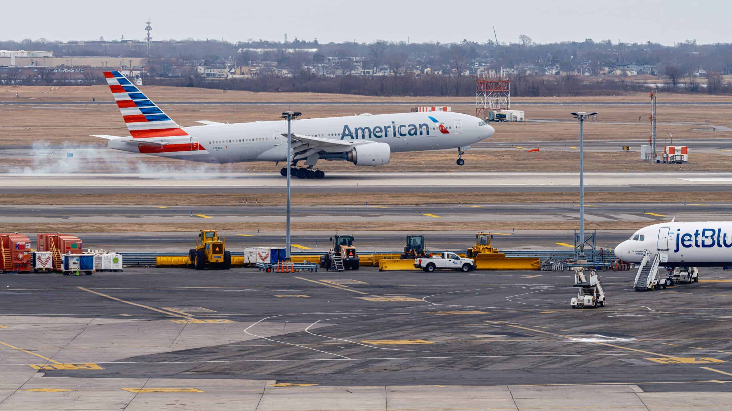 The FAA is investing $1.1 billion to upgrade airport infrastructure and improve safety across the U.S. | ©Image Credit: Unsplash / Lumin Osity