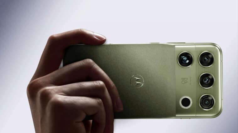 Motorola’s new motorola signature 27 uses liquid metal as part of a cooling system designed to keep the phone running smoothly under heavy workloads | ©Image Credit: Motorola