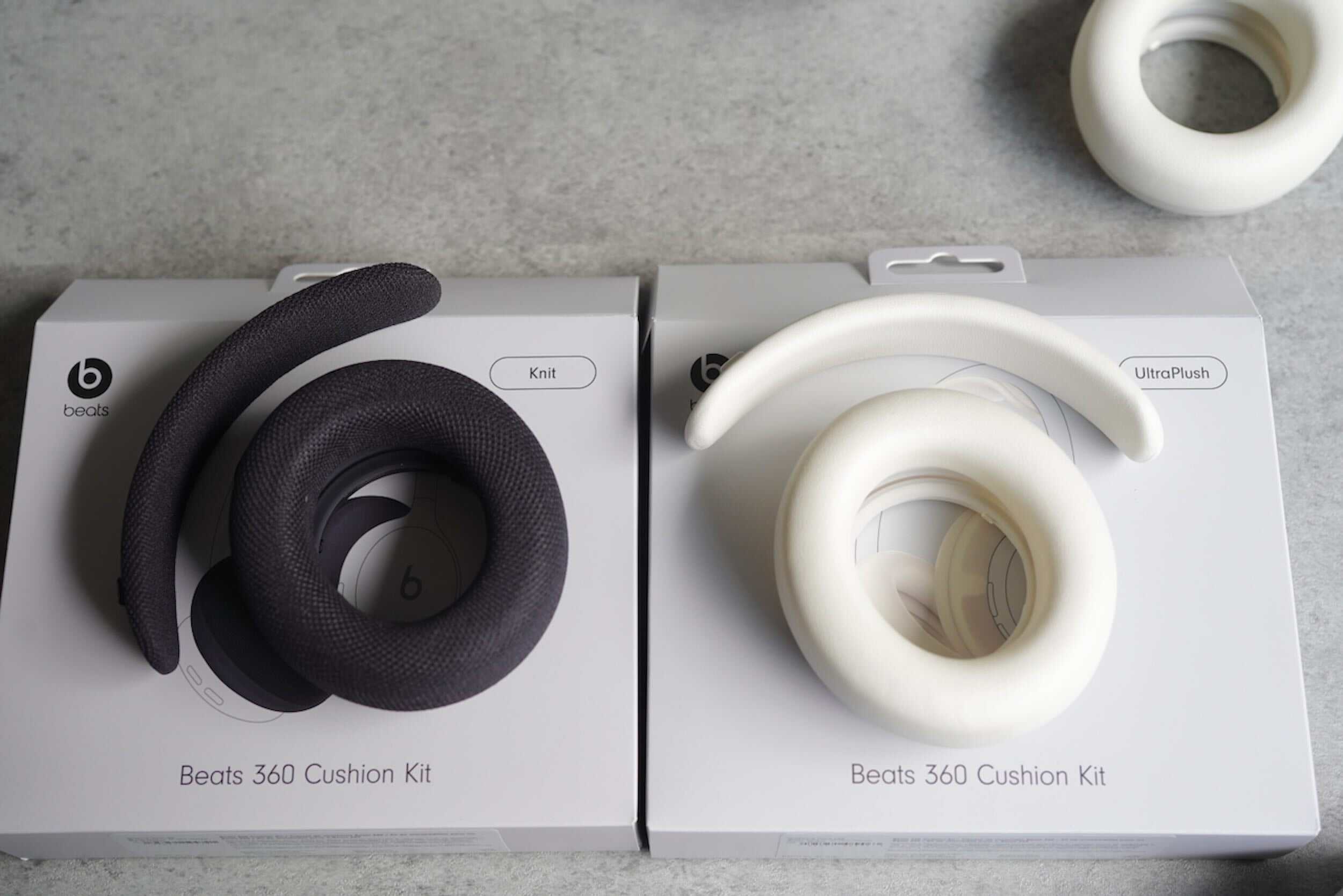 The Beats 360 supports two interchangeable cushion styles, UltraPlush (left) and Performance Knit (right).