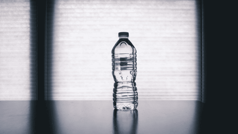 The TSA is considering letting PreCheck members carry full water bottles through security | ©Image Credit: Unsplash / Steve A Johnson