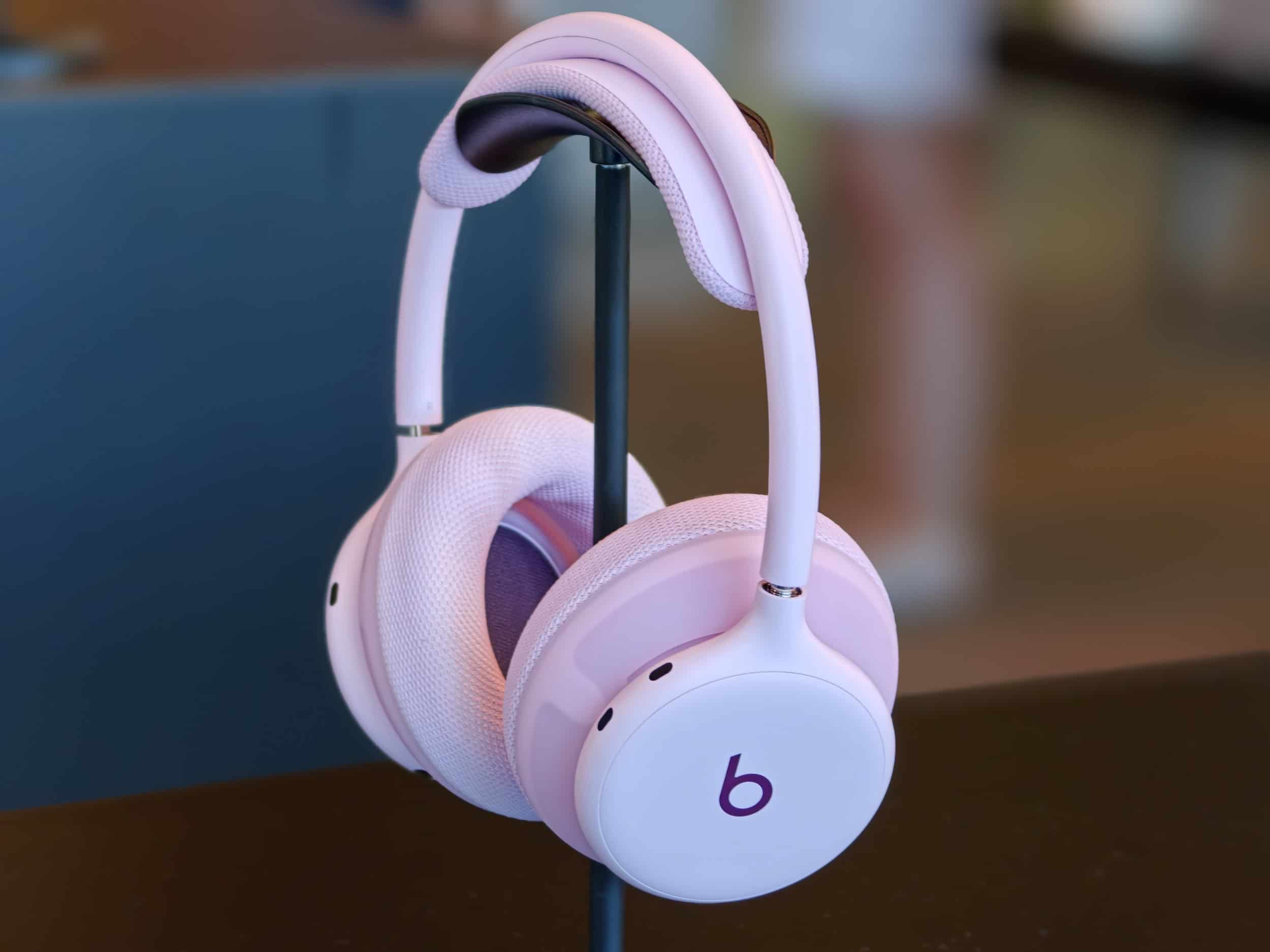 The Beats 360 shown with Pink Performance Knit cushions ©Image Credit: GEEKSPIN