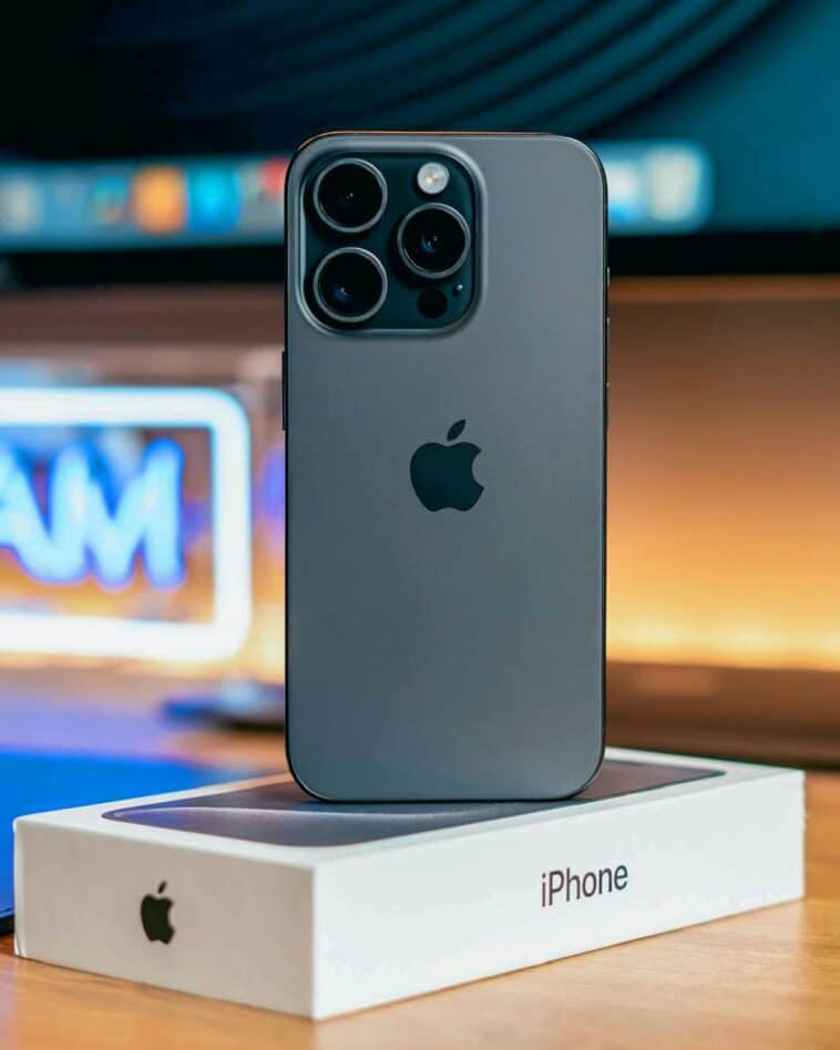 If you purchased an iPhone 15 Pro, iPhone 15 Pro Max, or any iPhone 16 model, you may be entitled to compensation. ©Image Credit: Unsplash / Tatiana Steve