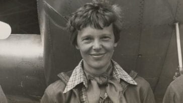 Divers search near Nikumaroro for a possible clue to Amelia Earhart's fate, as bad weather and giant coconut crabs challenge the expedition. | ©Image Credit: Smithsonian / Unsplash