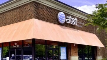 AT&T accelerates the shift away from legacy copper landlines in favor of fiber and modern wireless networks. ©Image Credit: Wikicommons / Harrison Keely