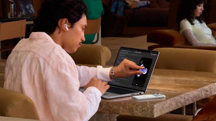 Apple MacBook Pro PROLED XDR in use ©Image Credit: Apple