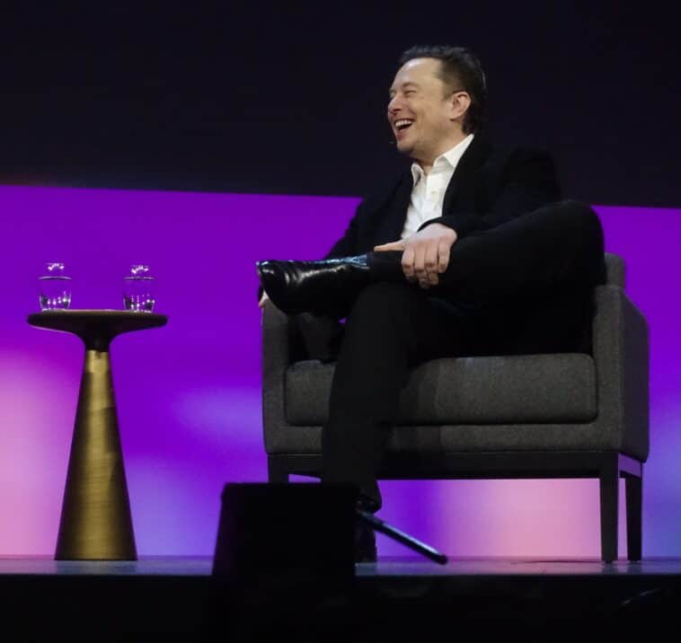Elon Musk lands new Pentagon role shaping future of AI warfare 1 Elon Musk is back in government advising—this time helping the Pentagon navigate AI, drone swarms, and the future of high-tech defense. ©Image Credit: Wikicommons / Steve Jurvetson