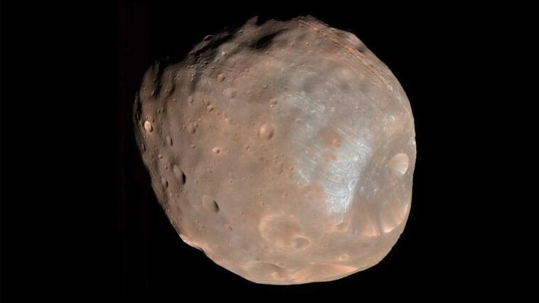 Japan plans to bring Phobos samples back to Earth in 2031. Scientists hope the samples can explain how Mars' two moons came to be. | ©Image Credit: NASA