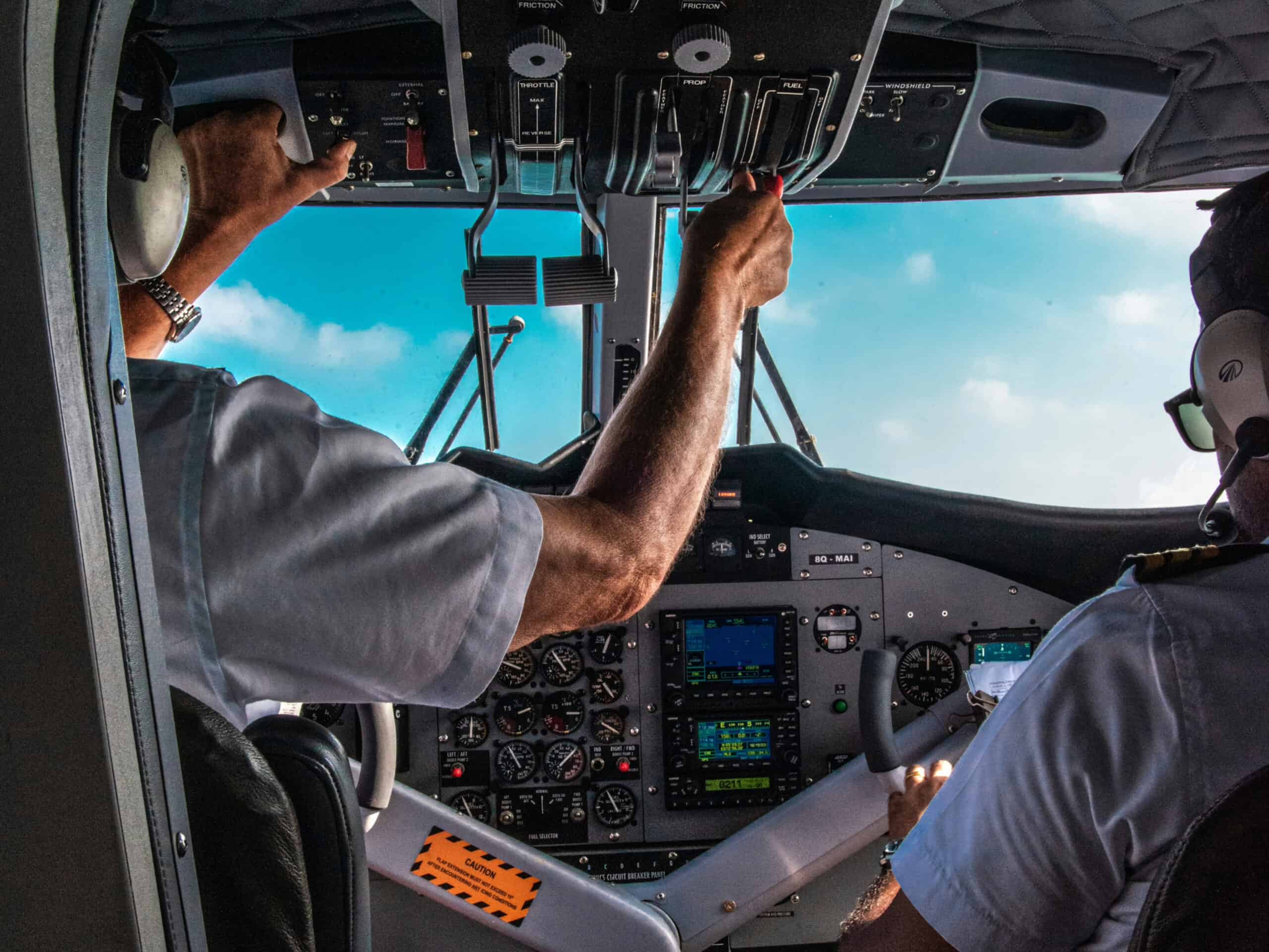 Airline pilots are reporting involuntary microsleeps mid-flight | ©Image Credit: Unsplash / Rayyu Maldives