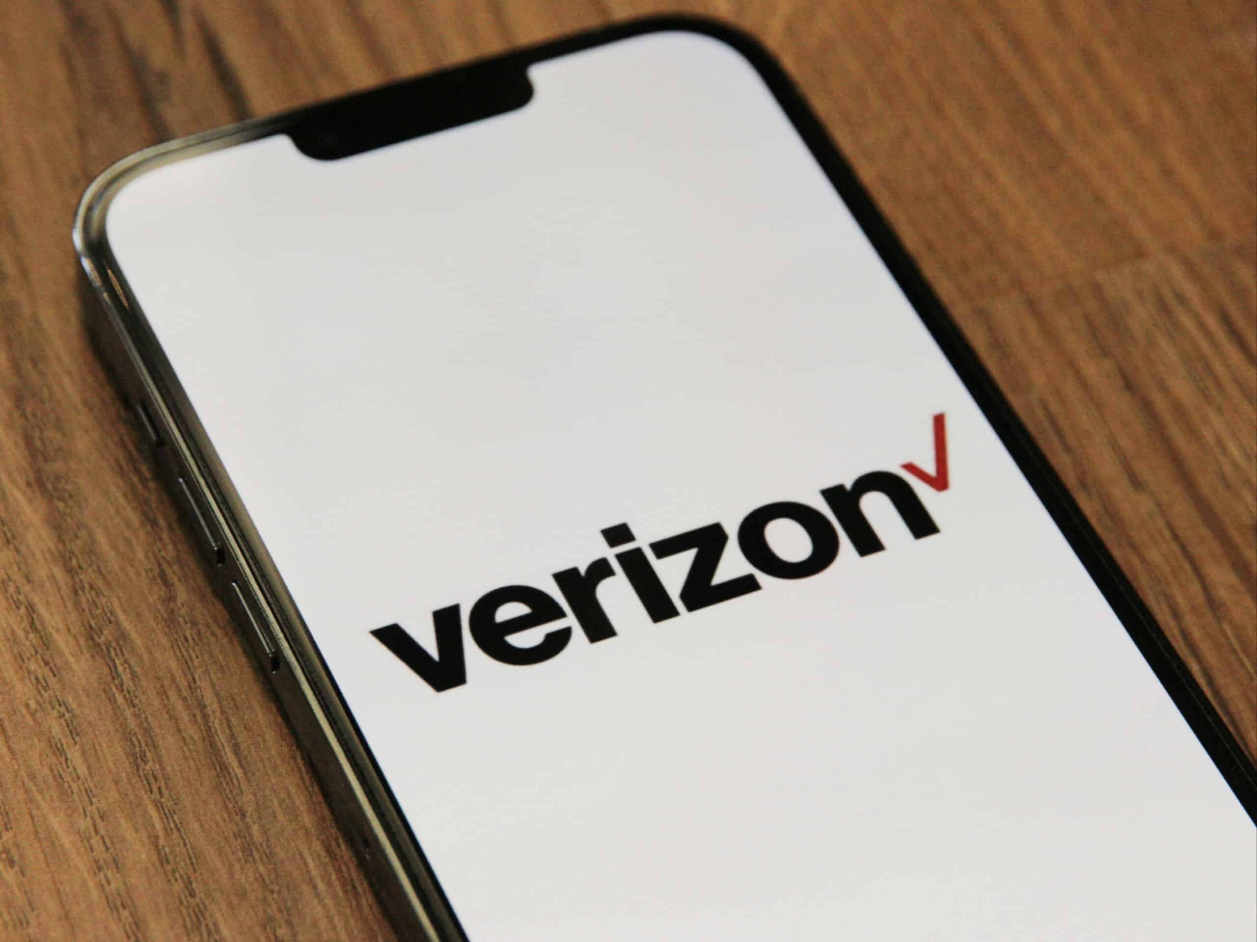 Verizon is charging extra to let the iPhone Duo share a cellular connection with another iPhone | ©Image Credit: Unsplash / Marques Thomas