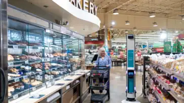 Kroger is rolling out hundreds of Tally robots as it expands its use of AI and automation in stores | ©Image Credit: Simbe Robotics