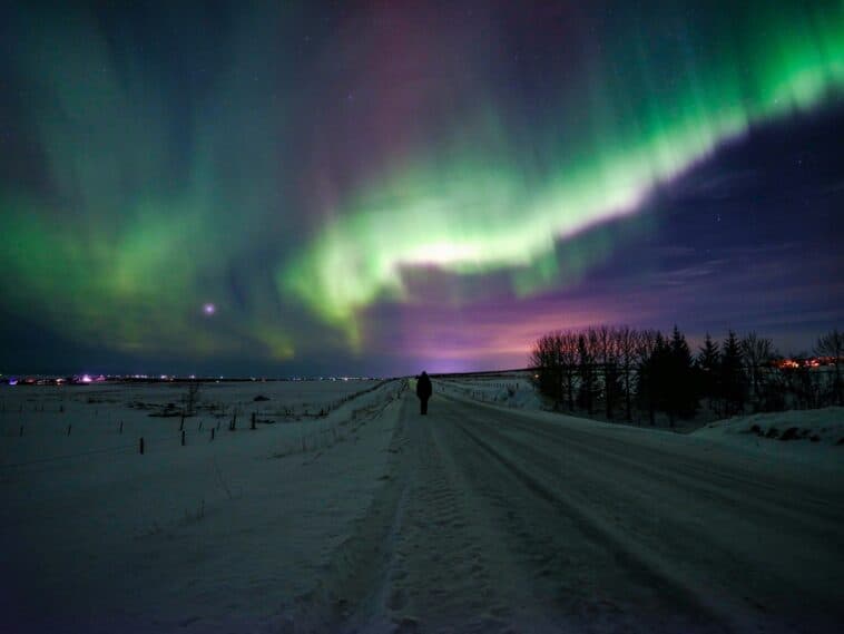 Northern lights could be visible in 22 states tonight 1 NOAA forecasts a G2 geomagnetic storm lighting up the night sky across 22 states, peaking around 11 p.m. ET on Thursday and 5 a.m. ET on Friday. ©Image Credit: Unsplash / Jonatan Pie